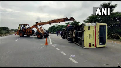 Maharashtra bus carrying 48 students overturned in Khopoli PS area of Raigad Many students injured critical
