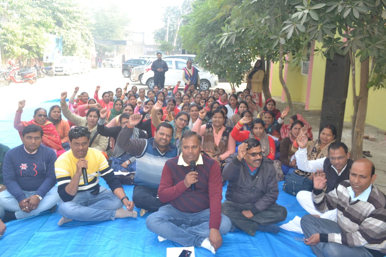health workers protest for grade pay