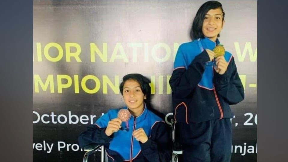 jammu kashmir girl Ayeera Chisti win medal at World Wushu Championship