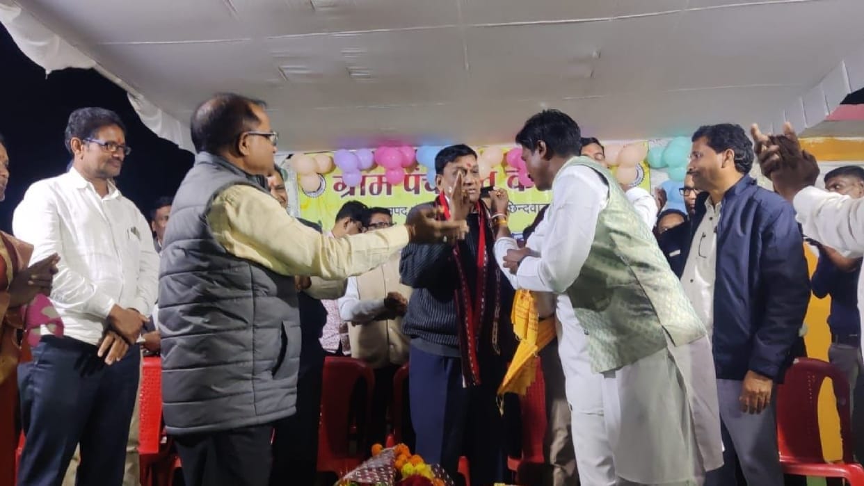 BJP leader birthday danced in Chhindwara Congress accused of spoiling the atmosphere