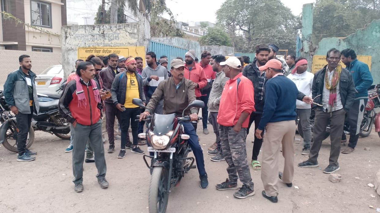 MP News: Strike of Bhopal Municipal Corporation employees, wheels of door to door garbage collection vehicles