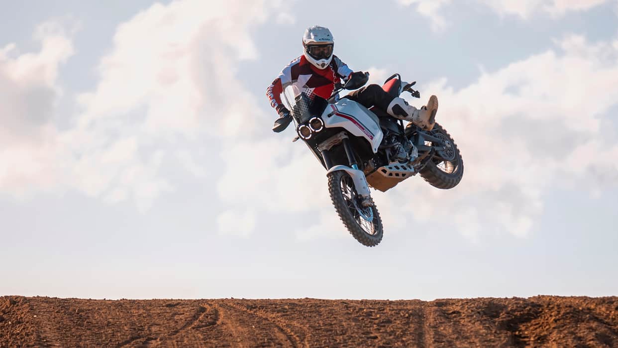 Ducati India launches Ducati DesertX Motorcycle in India Know Price Features Specs News in Hindi
