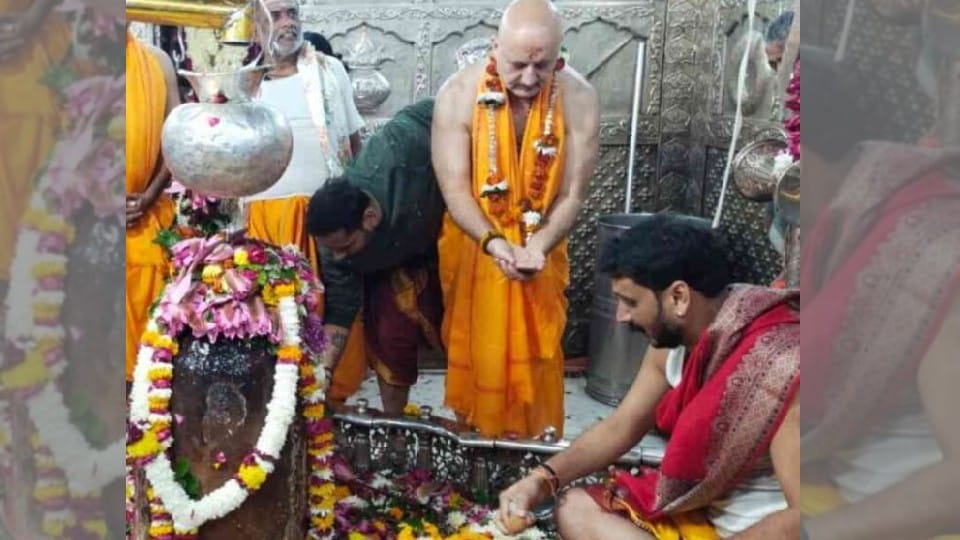 Ujjain Mahakal: Anupam Khair did darshan-worship of Mahakal