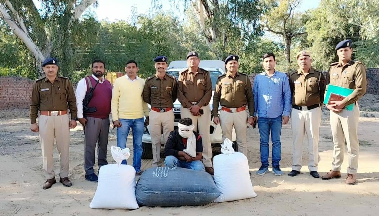 Youth arrested along with 33 kg garbage doda post, was supplied from Pilani, case registered against three