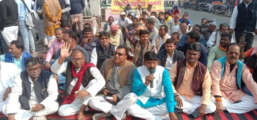 businessmen protested gst raid