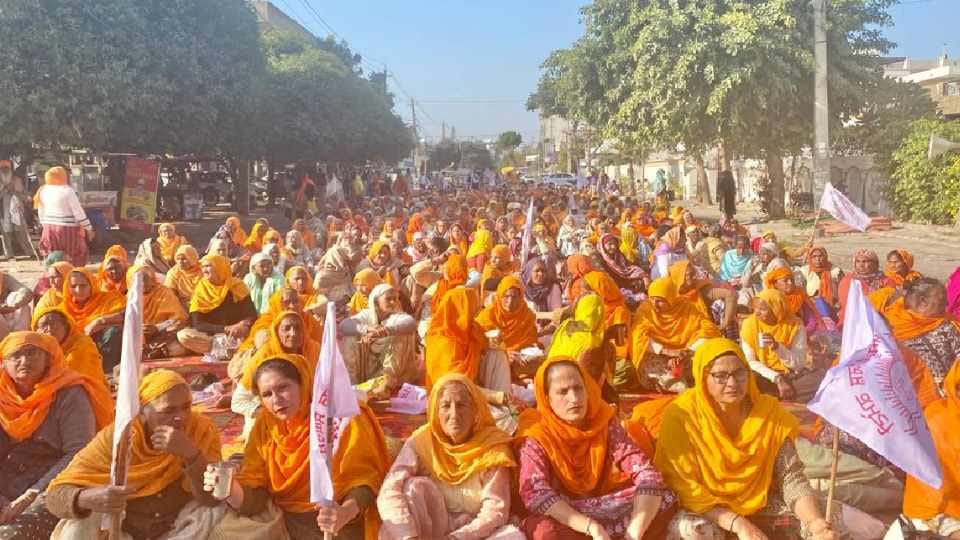 Farmers demonstrated against state government in Punjab