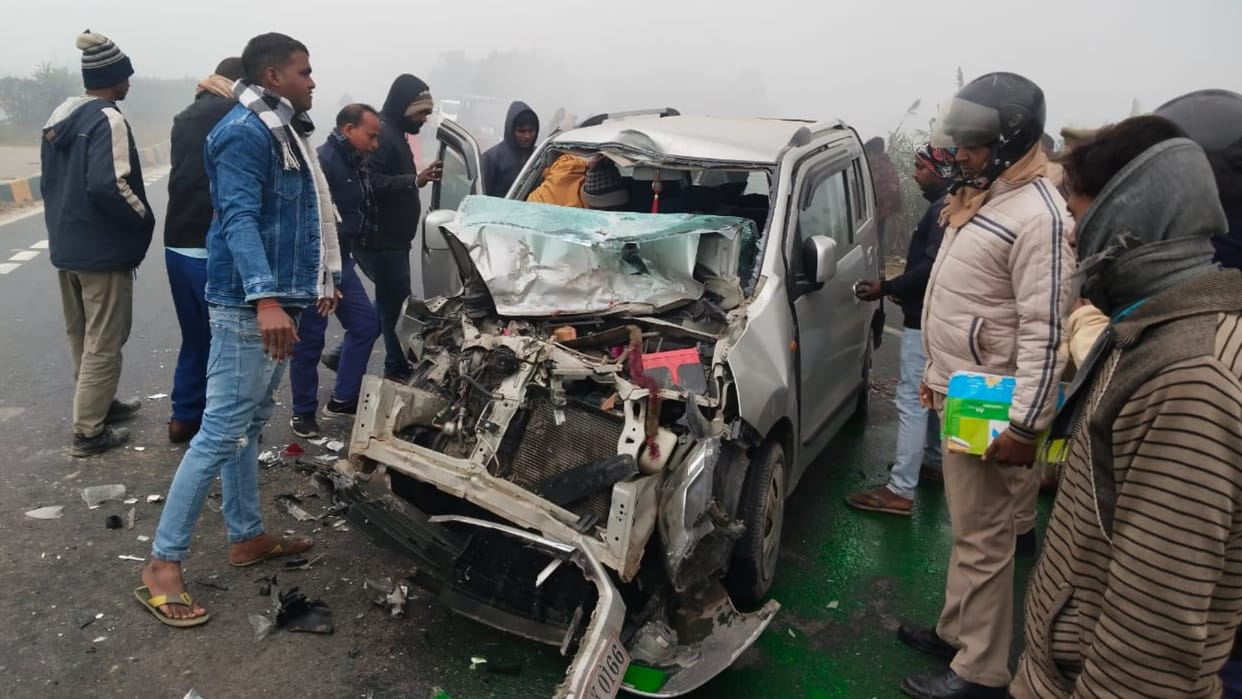 Vehicles collided on highway due to fog in Kushinagar