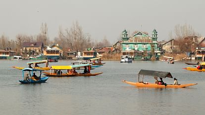 Kashmir news: Srinagar dal lake Shikara owner dissatisfied with the new fare list
