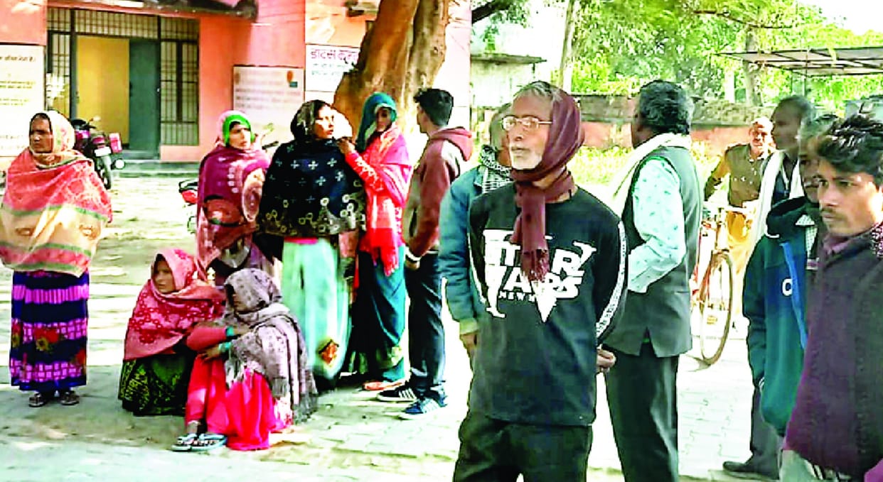 Raebareli News: Woman jumps into well after quarrel with husband, dies, daughter runs to save mother, falls in