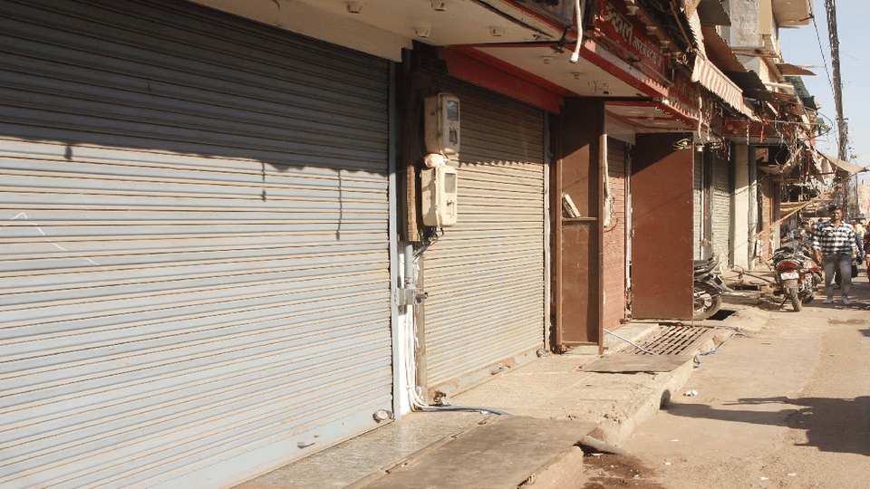 markets closed due to rumors of GST raid in Agra