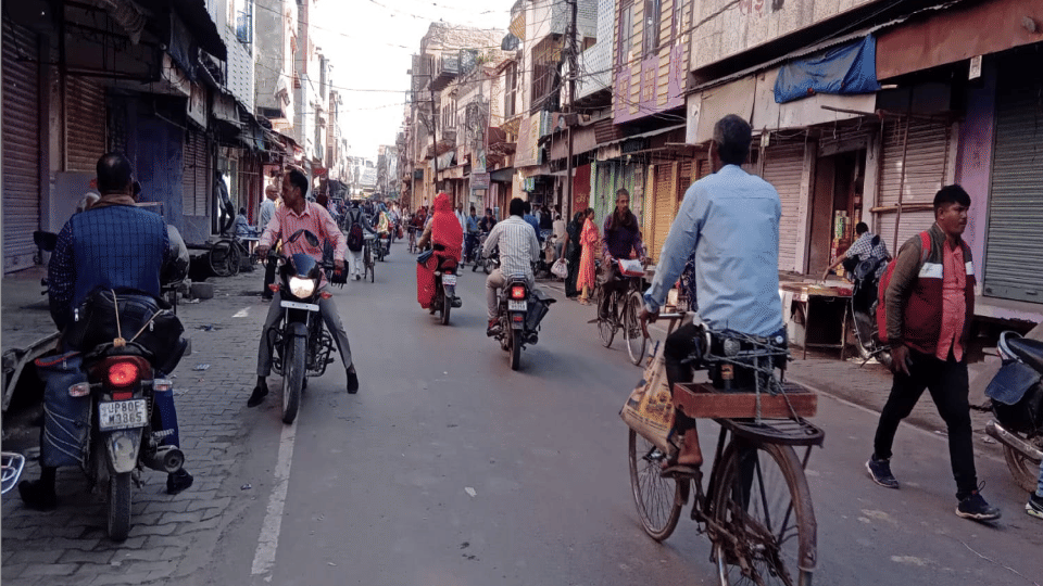 markets closed due to rumors of GST raid in Agra