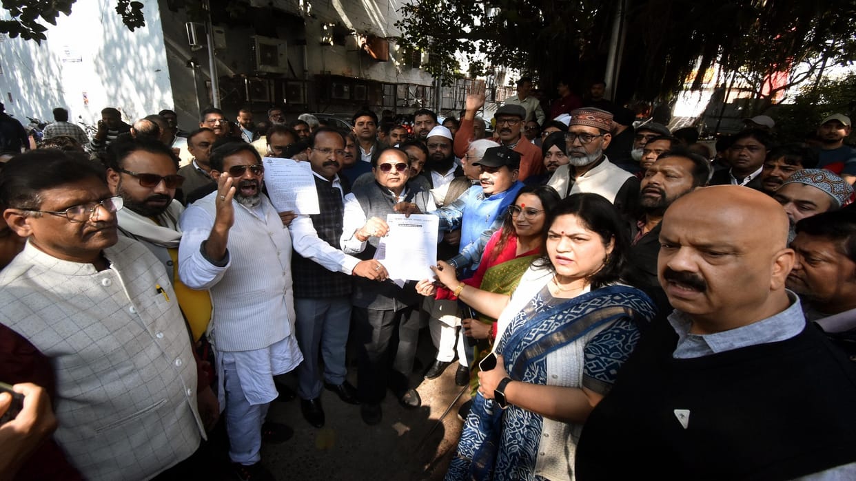 UP GST raids banned after traders protest