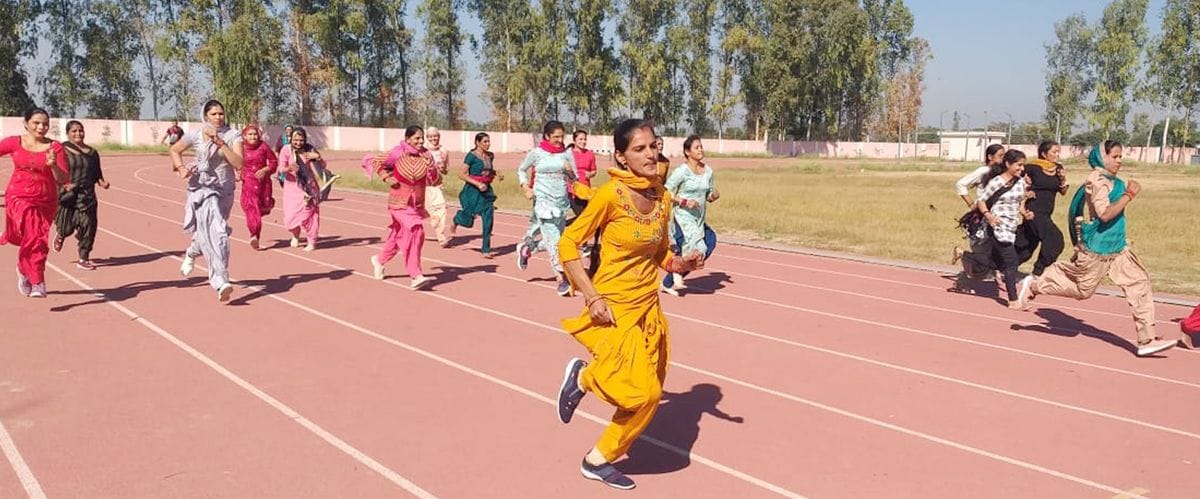 Aarti of Dangra village stood first in block level matka race