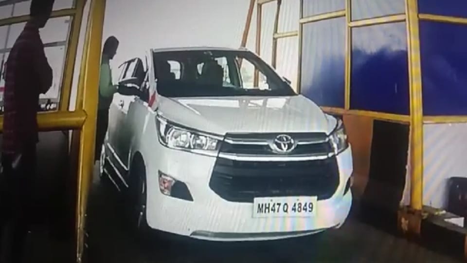 Union minister Virendra Khatiks car stopped at toll plaza