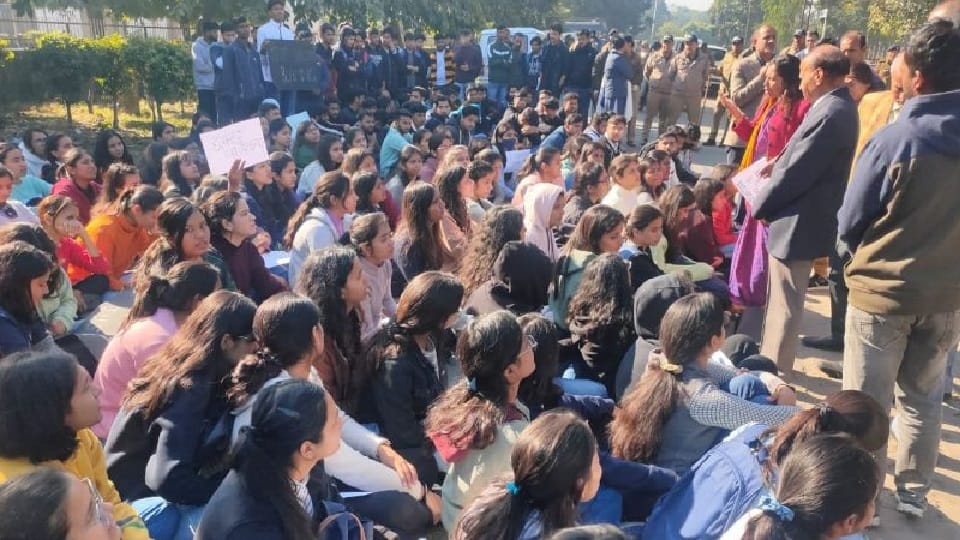 Pantnagar University: Accused Doctor arrested after Uproar over sexual harassment of a student