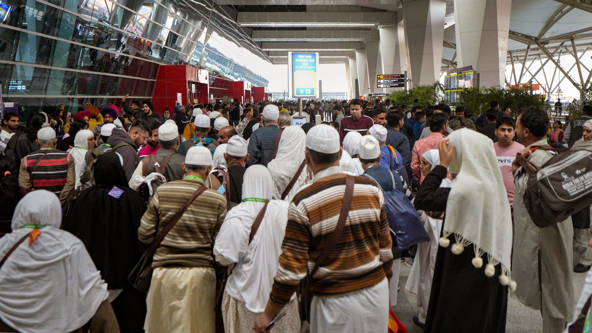 Crowd at IGI airport Delhi Domestic passengers increased commuters get irritated