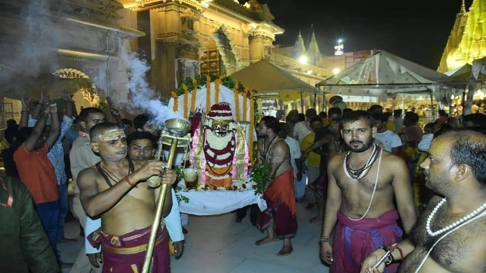 See in pictures: Grand and divine decoration of Baba's court on completion of one year of the corridor