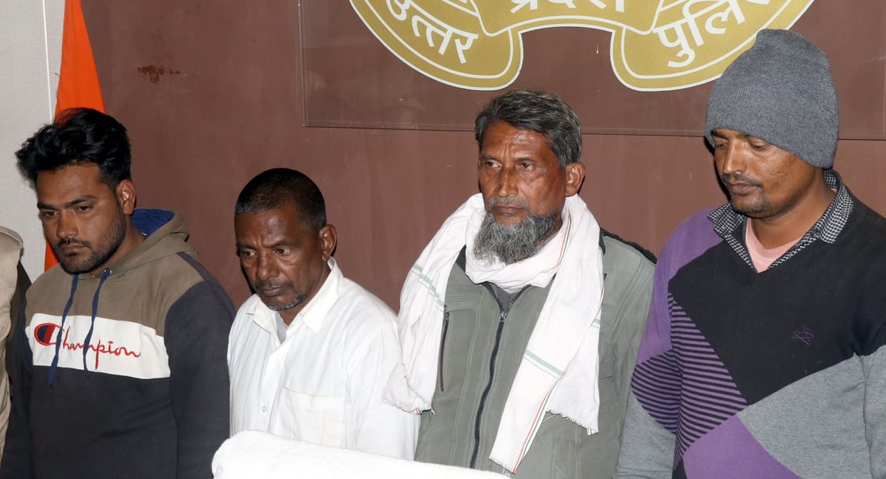 Cheated by thugs: deal of brass statue in the name of gold, buyers handed over fake notes