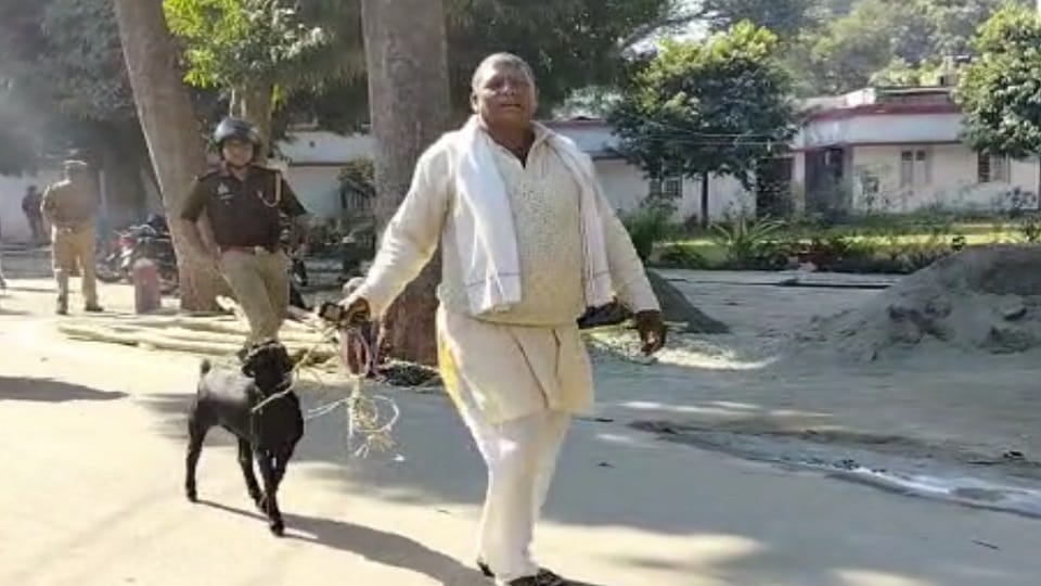 man reached SSP office in Bareilly for stealing and selling goat