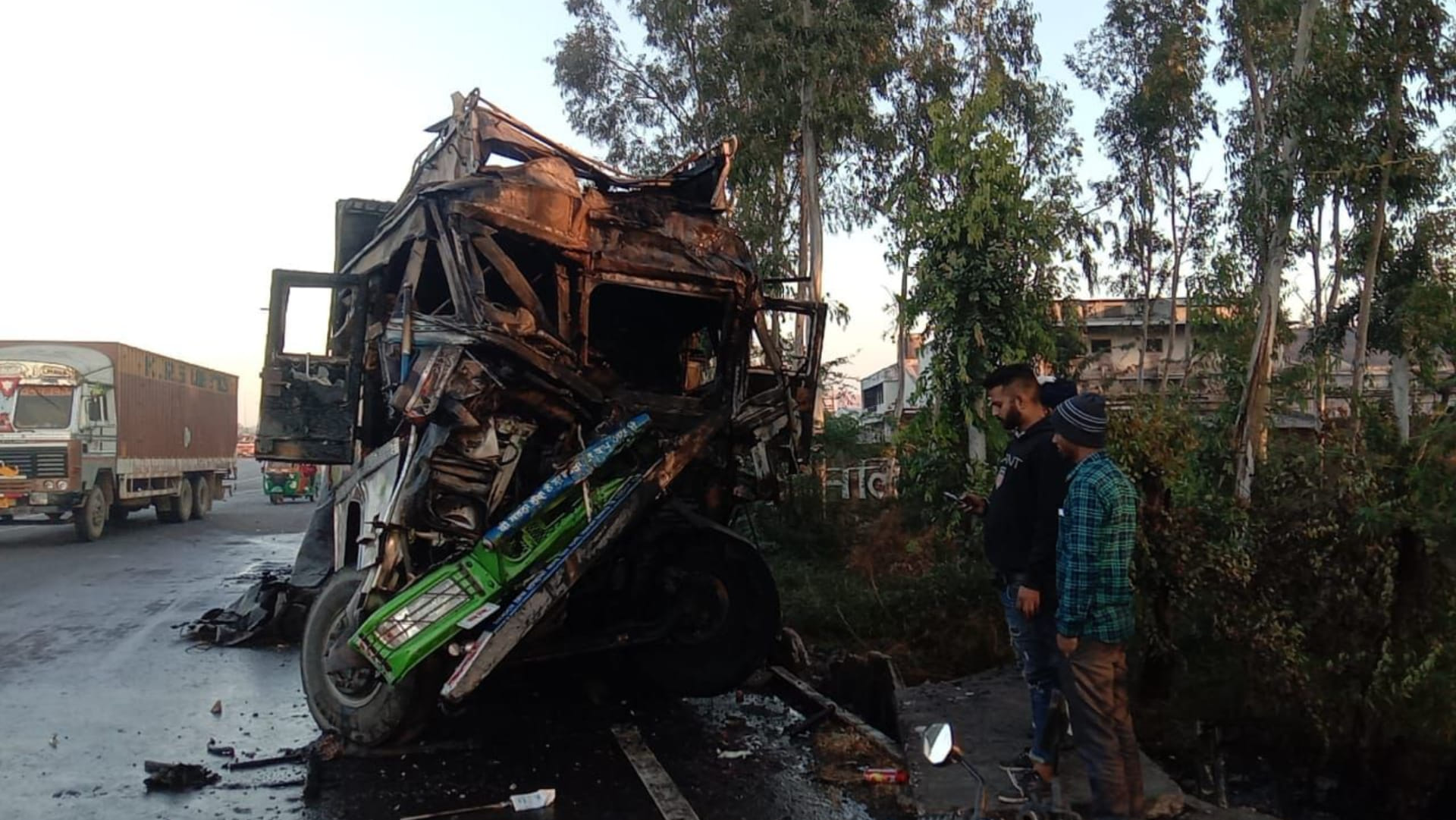 Cleaner burnt alive in collision between trucks in Sonipat of Haryana