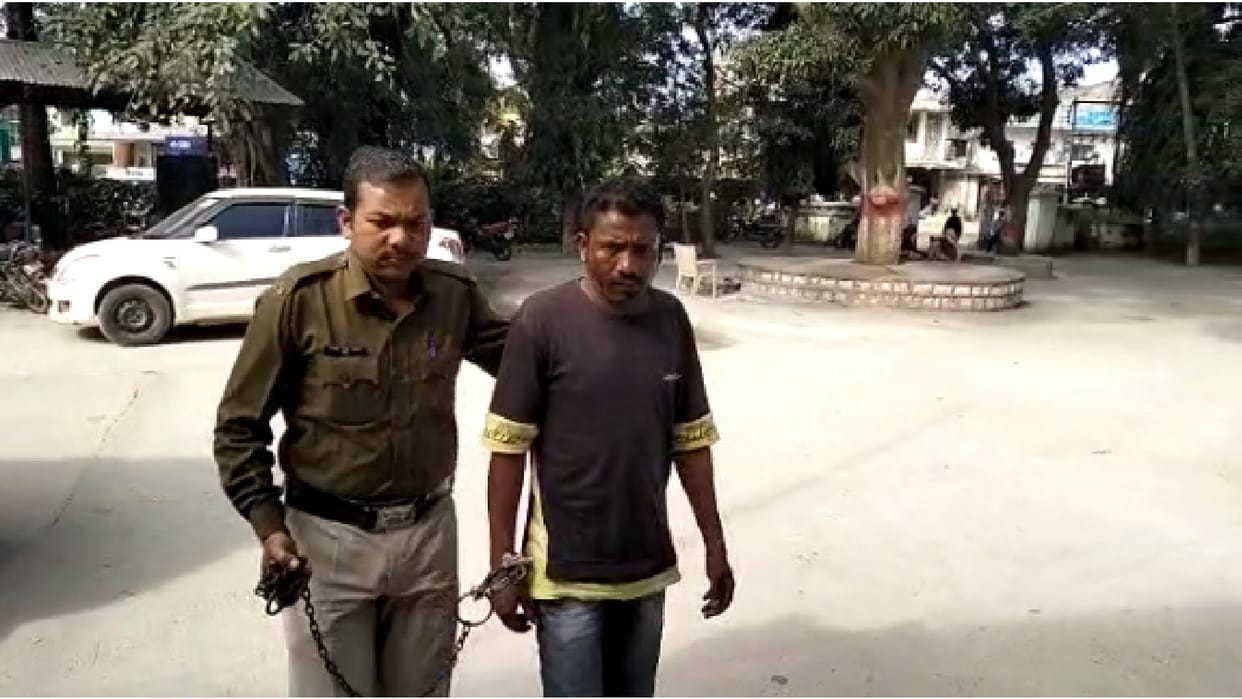 husband killed his wife by hitting her with brick in jashpur