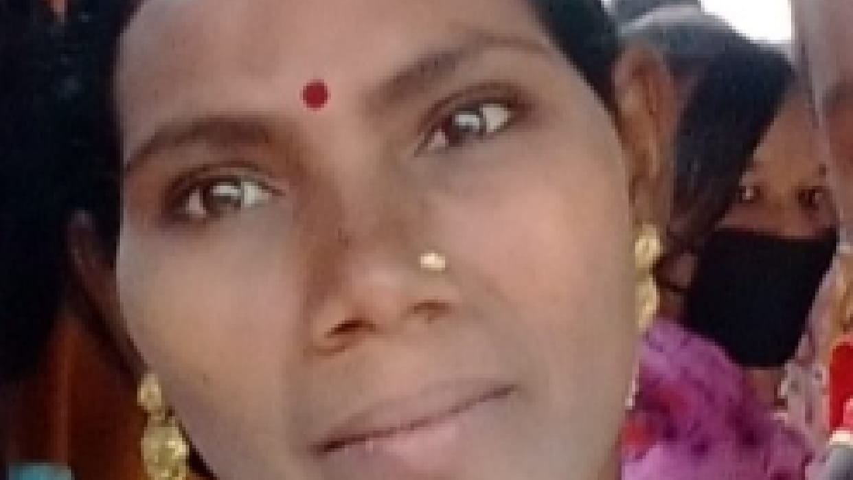 female employee found dead in hospital room in korba