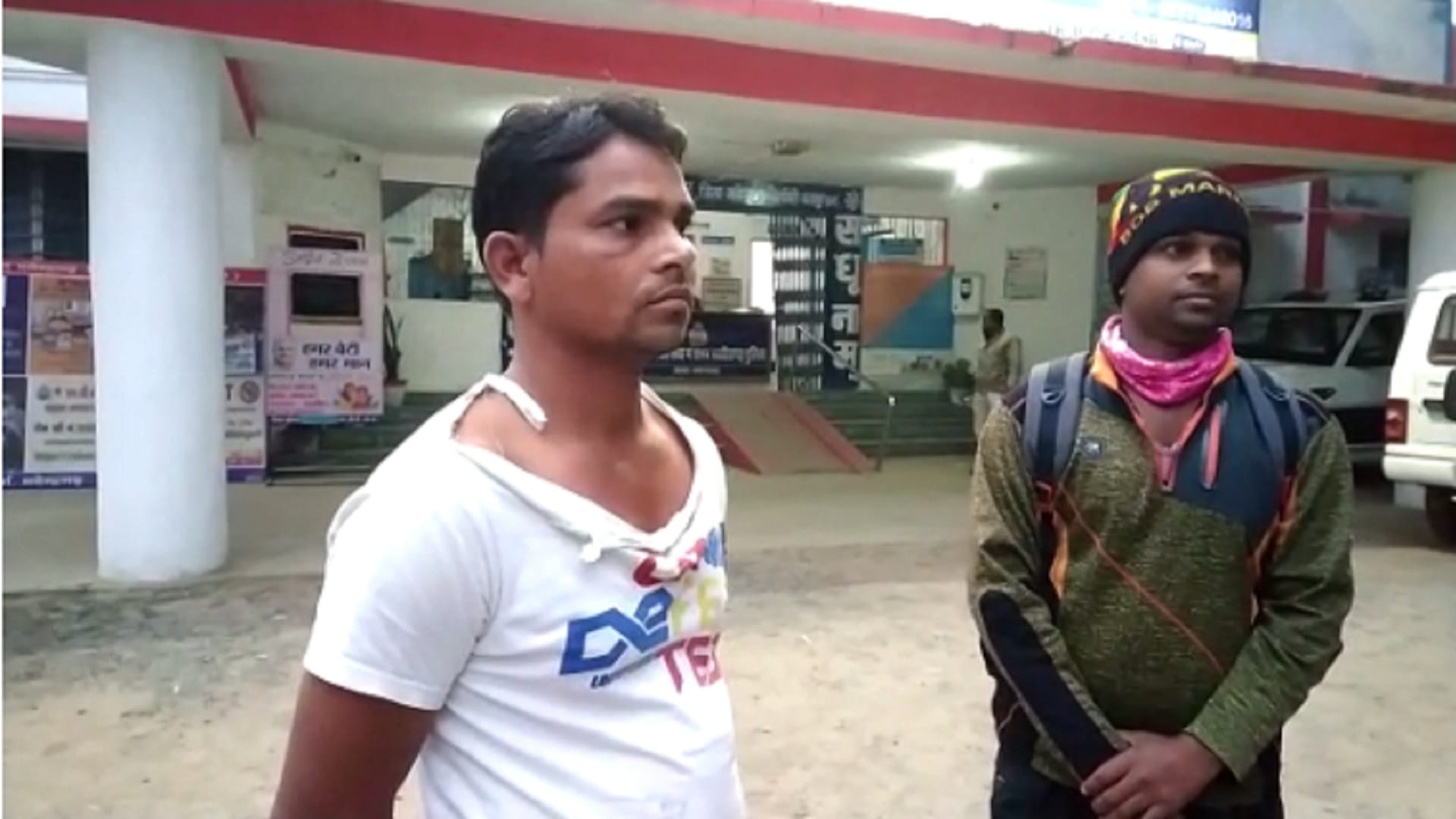 chhattisgarh wife tore husband's clothes outside court for child maintenance