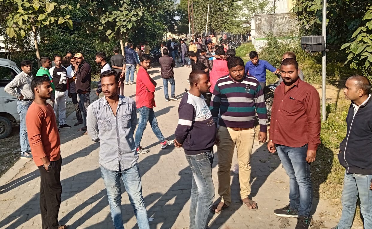 murder,crime,gonda,dead body found in  sever