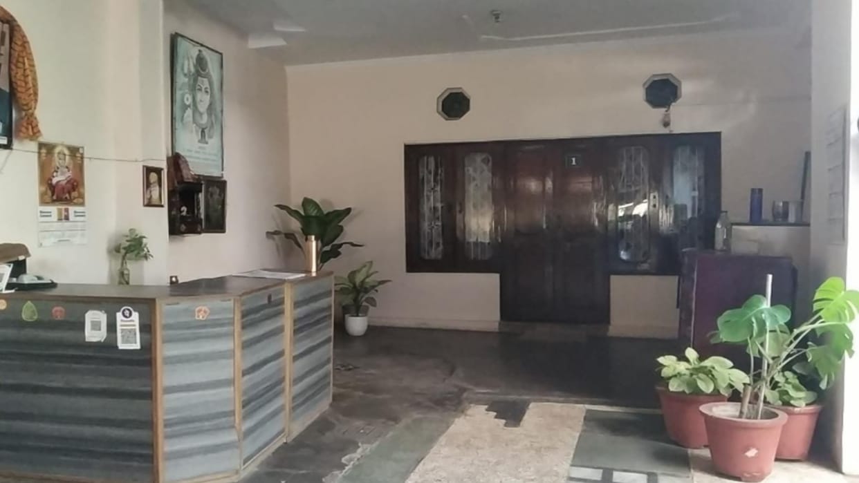 Police raided Meerut hotel, two girl students recovered in school dress, two arrested