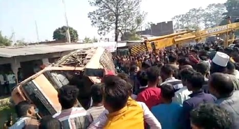 Kheri: Three bike riders died after being crushed by a speeding bus