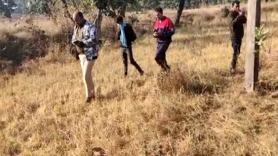 Korba Latest News Sensation spread after the burnt dead body of an unknown youth was found