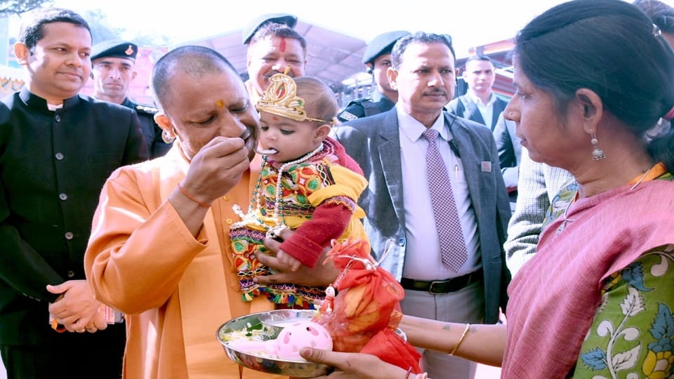 Cm Yogi Adityanath Blessed Little Krihsna Mathura visit hindi news