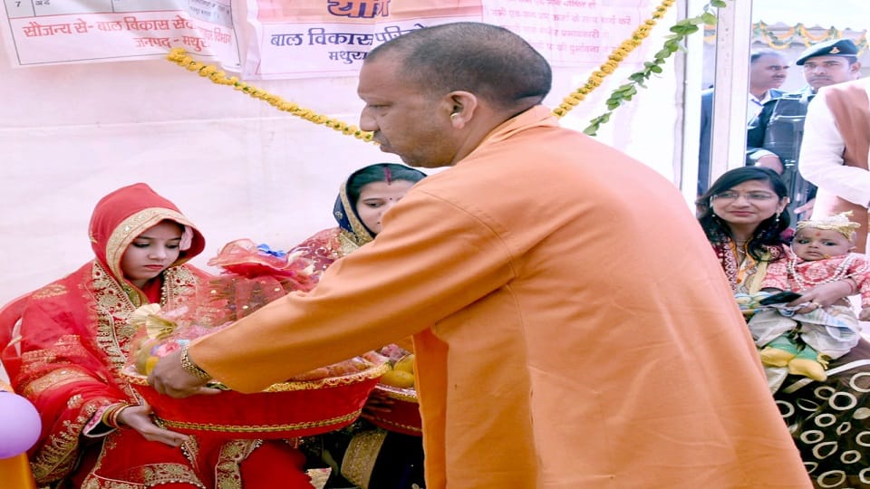 Cm Yogi Adityanath Blessed Little Krihsna Mathura visit hindi news