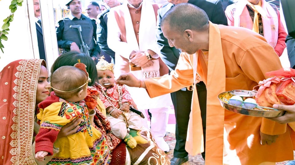 Cm Yogi Adityanath Blessed Little Krihsna Mathura visit hindi news