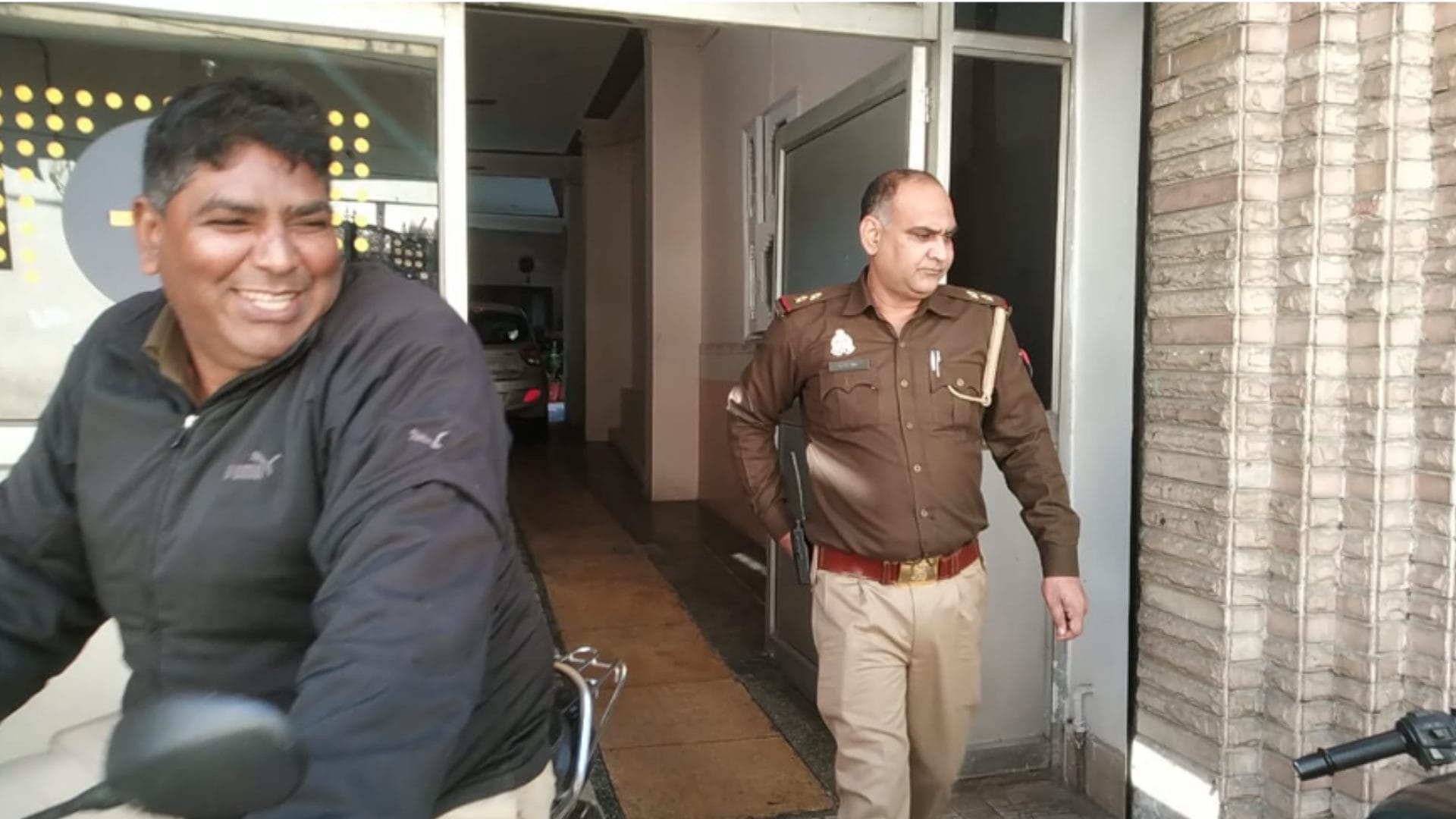 Meerut News: Anti human trafficking unit and police raid in hotel and couple caught