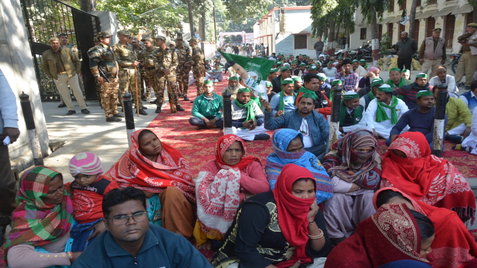 Protest of Bhartiya Kisan Union Ambavata to five hours in collectorate office for these bog demands