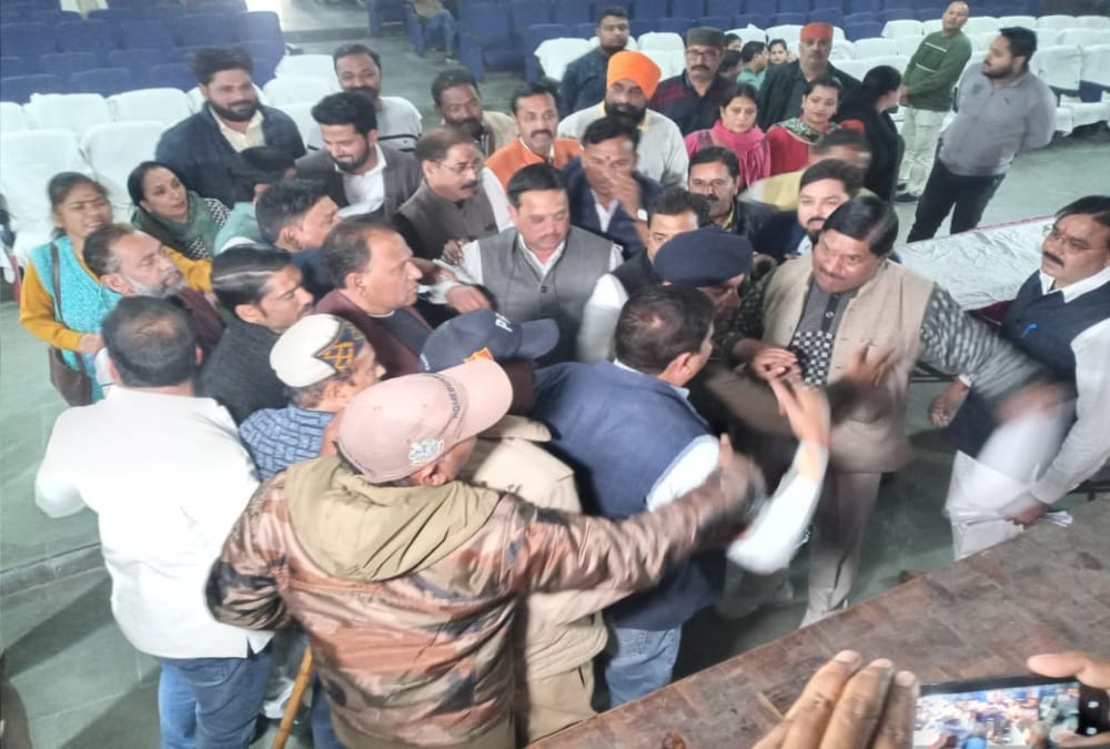 Haridwar News: bjp and congress parshad Uproar in nagar Nigam board meeting