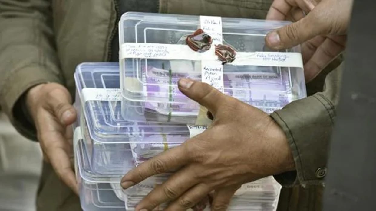 Fake CBI officers looted Rs 30 lakh and jewellery from businessman house in kolkata