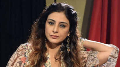 Actress Tabu Childhood Photo With Mother And Sister Farah Naaz Goes Viral on Social Media disprj