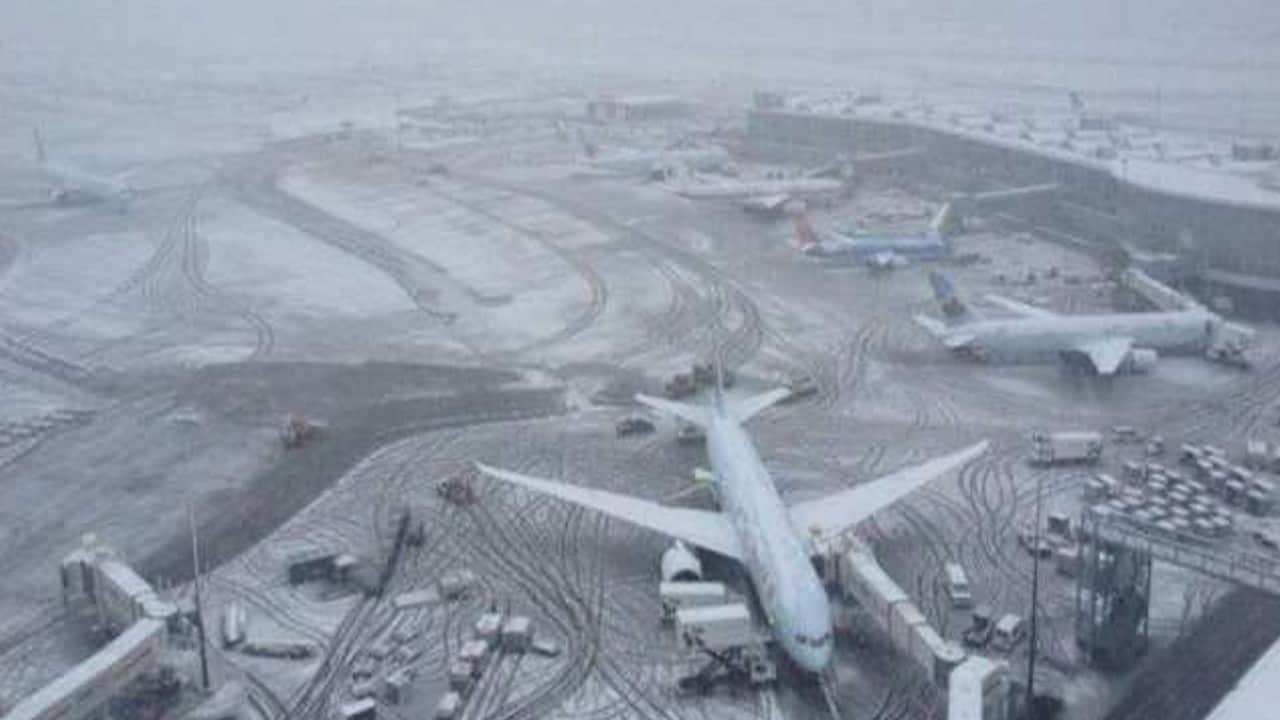 Huge crowds at Delhi and mumbai airports Domestic air passengers increased after November 25, know reasons