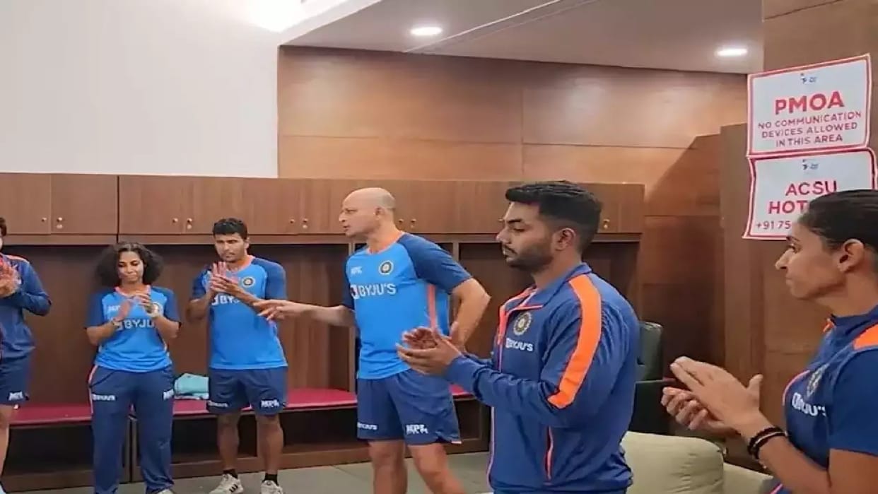 India Women's batting coach Hrishikesh Kanitkar's inspiring speech after India win over Australia