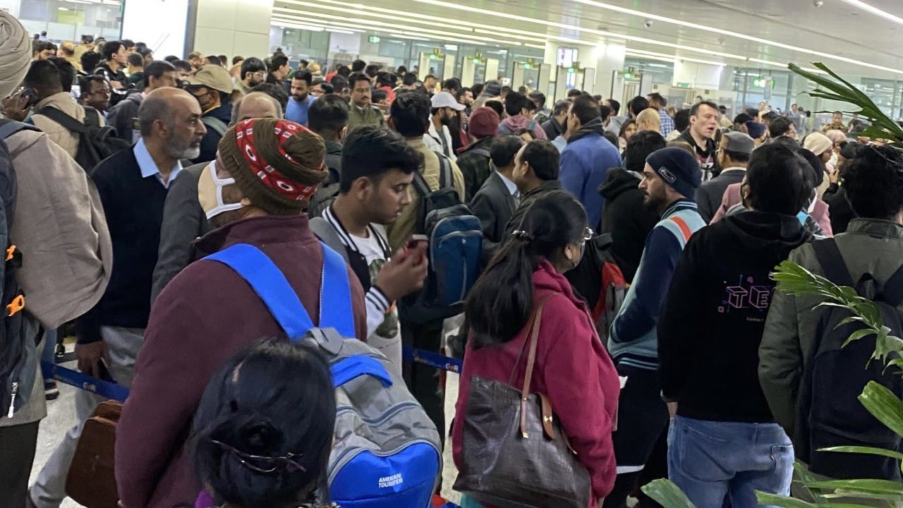 Huge crowds at Delhi and mumbai airports Domestic air passengers increased after November 25, know reasons