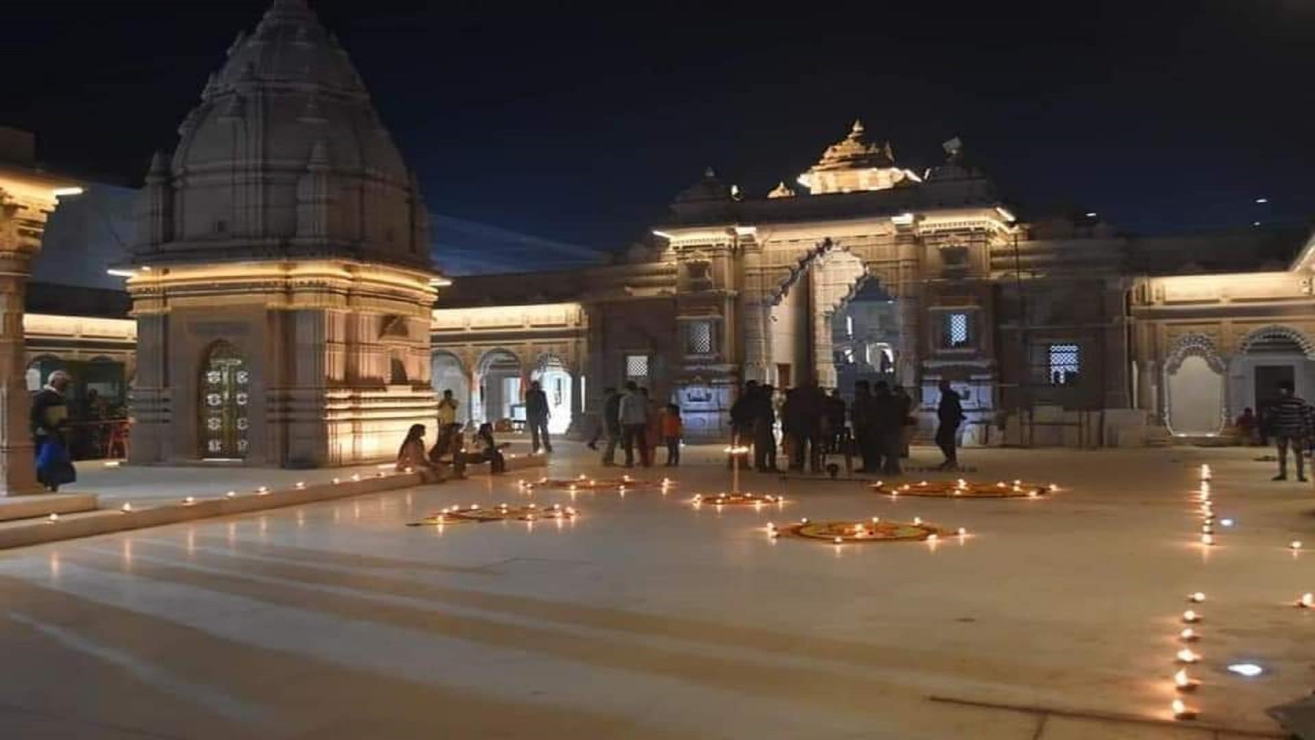 See in pictures: Grand and divine decoration of Baba's court on completion of one year of the corridor