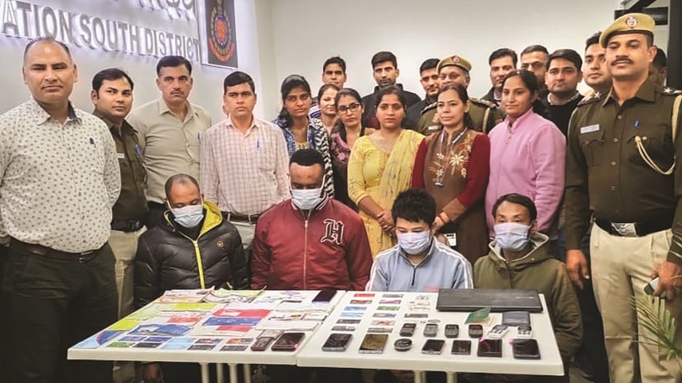 Delhi : 1000 cheated in the name of sending gifts from abroad