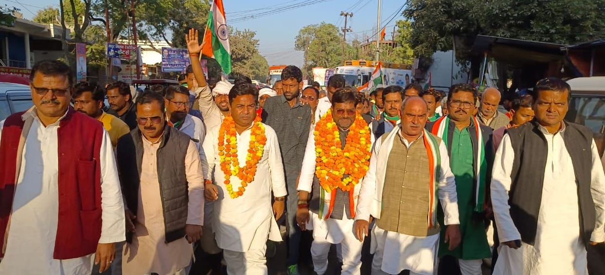 Congress workers took out a yatra from Kichhauchha to Shivbaba