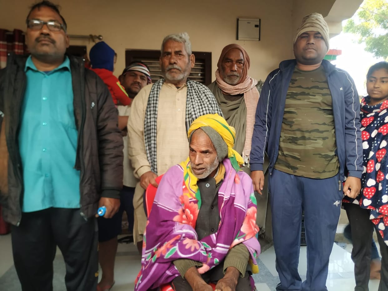 youth was missing from Azamgarh who returned home through social media after 26 years