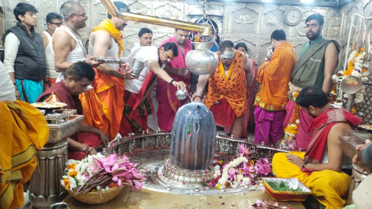 Devendra Fadnavis arrived to visit Mahakaleshwar at ujjain said- I have come to get energy from Baba Mahakal