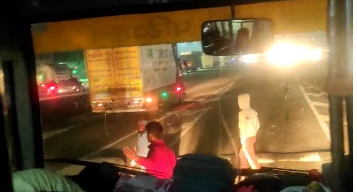 Ruckus in Bhadohi: Bullying at toll plaza, breaking glass and fighting, eight in custody