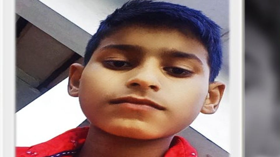 11-year-old Student Murdered Hang On Tree in agra Crime News