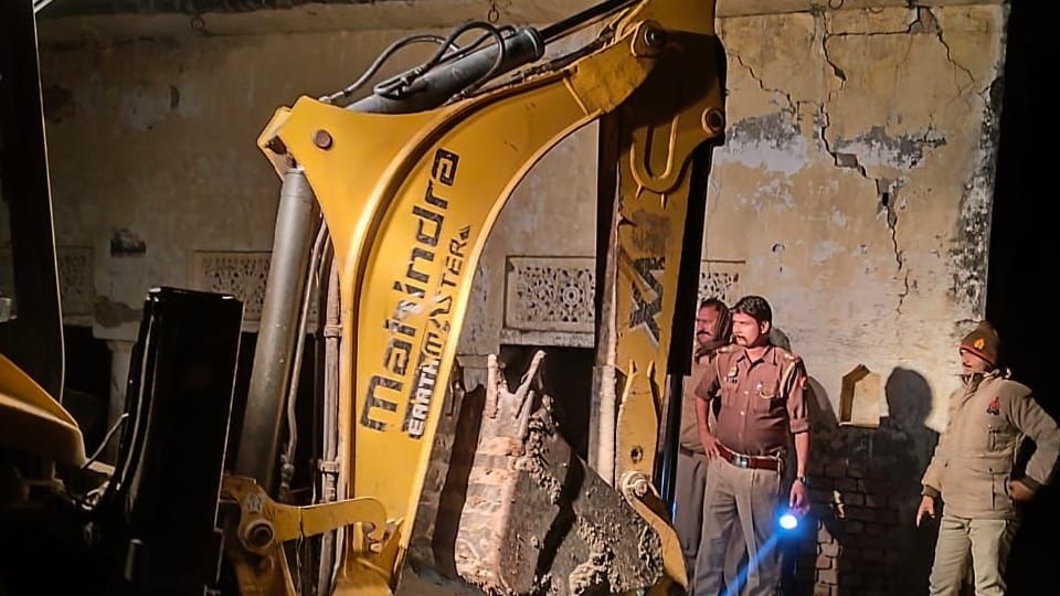 Mainpuri police could not demolish the house of the accused now embroiled in the politics of bulldozers
